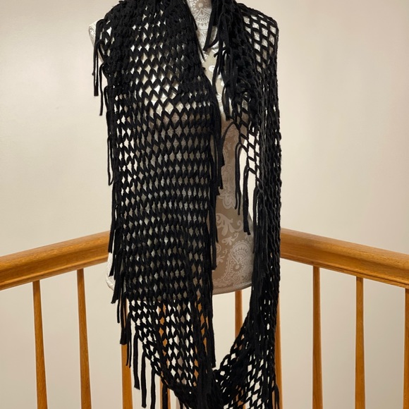 Black scarf - Picture 2 of 3